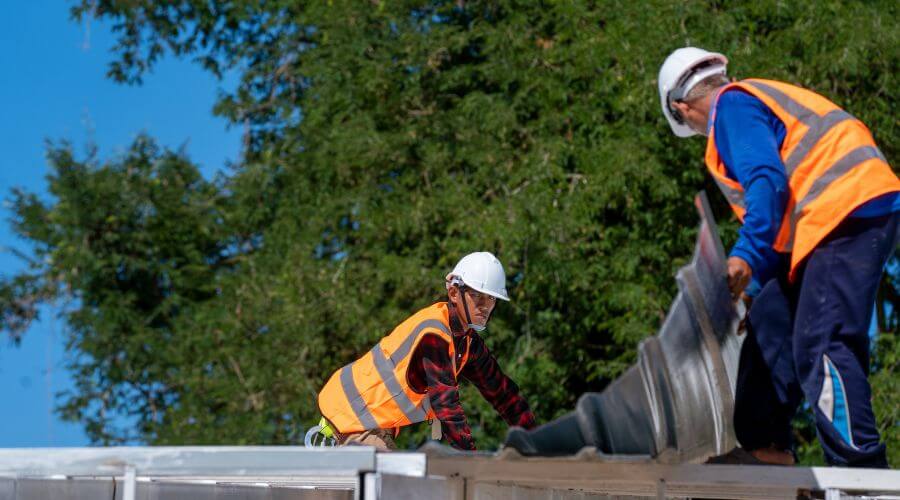 Professional gutter cleaning in Wantagh, NY